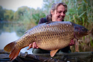 Bethany Roberts with her 34lb 7oz common from Bluebell Lakes' Sandmartin Lake in Northamptonshire