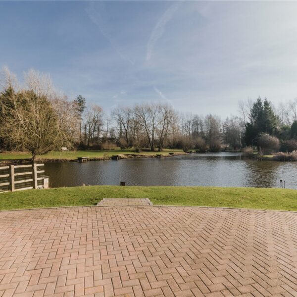 Butterswood Lodge, holiday lets, fishery and stables for sale in North Lincolnshire