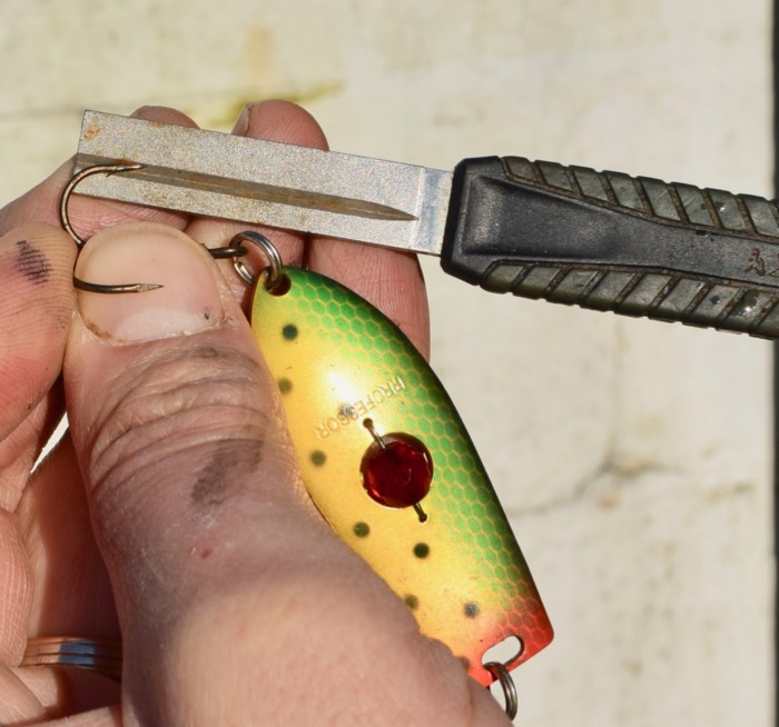 Hand sharpening fishing hook with a hook sharpner