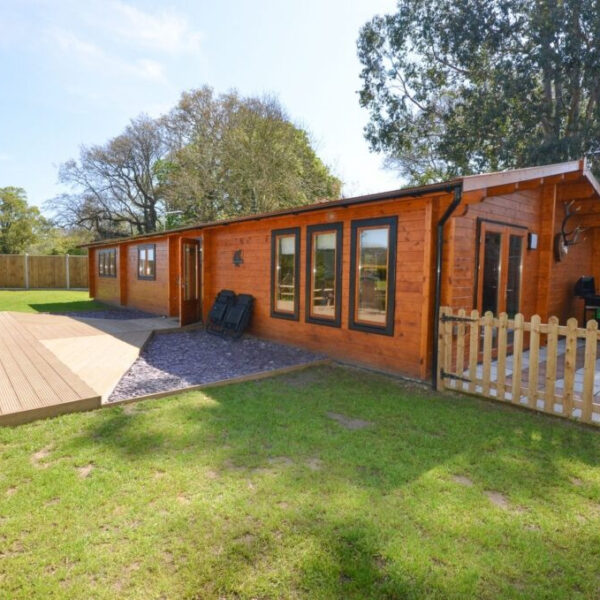 Rookery Lakes Cabin in rural Norfolk offers two private lakes with fishing for carp to 35lbs plus silvers