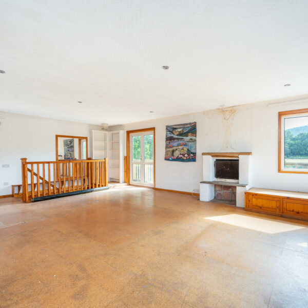 Inside Alisier Lodge with fishing on the River Usk