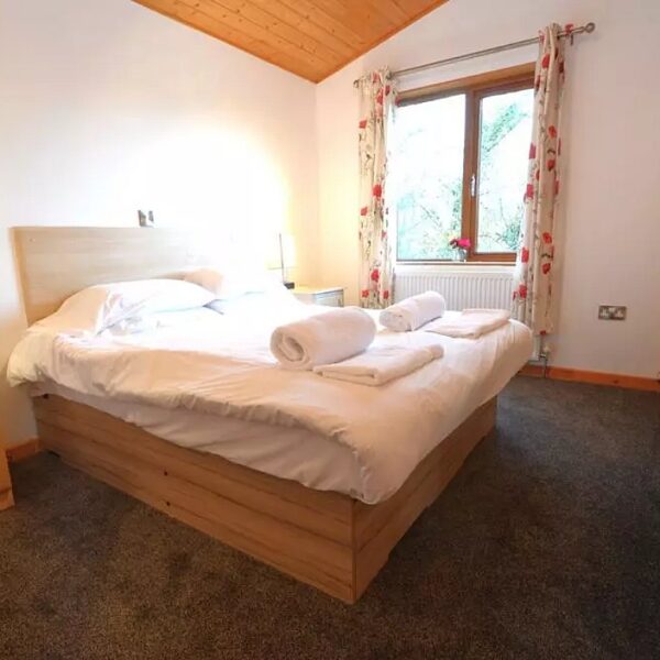 Pomona Orchard Lakes lakeside park home for sale with fishing