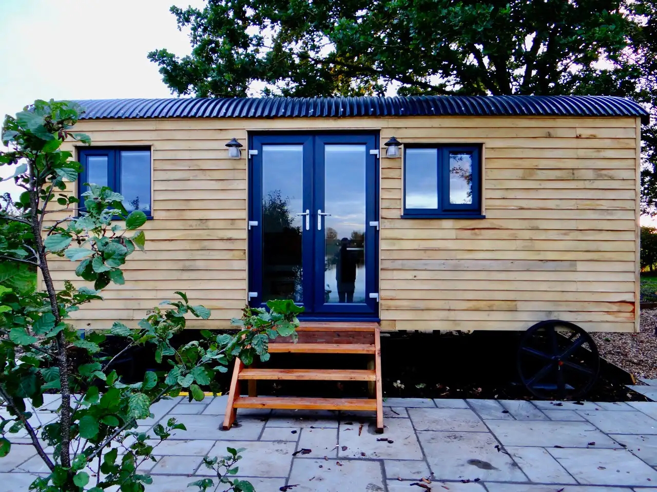 The Dragonfly luxury lakeside Sherpherds Hut at Hawton Waters near Newark, Nottinghamshire