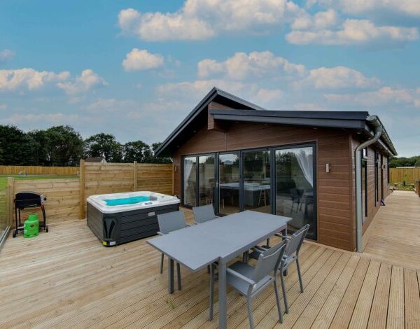 The Chaffinch veranda at Noah's Retreat in Lincolnshire