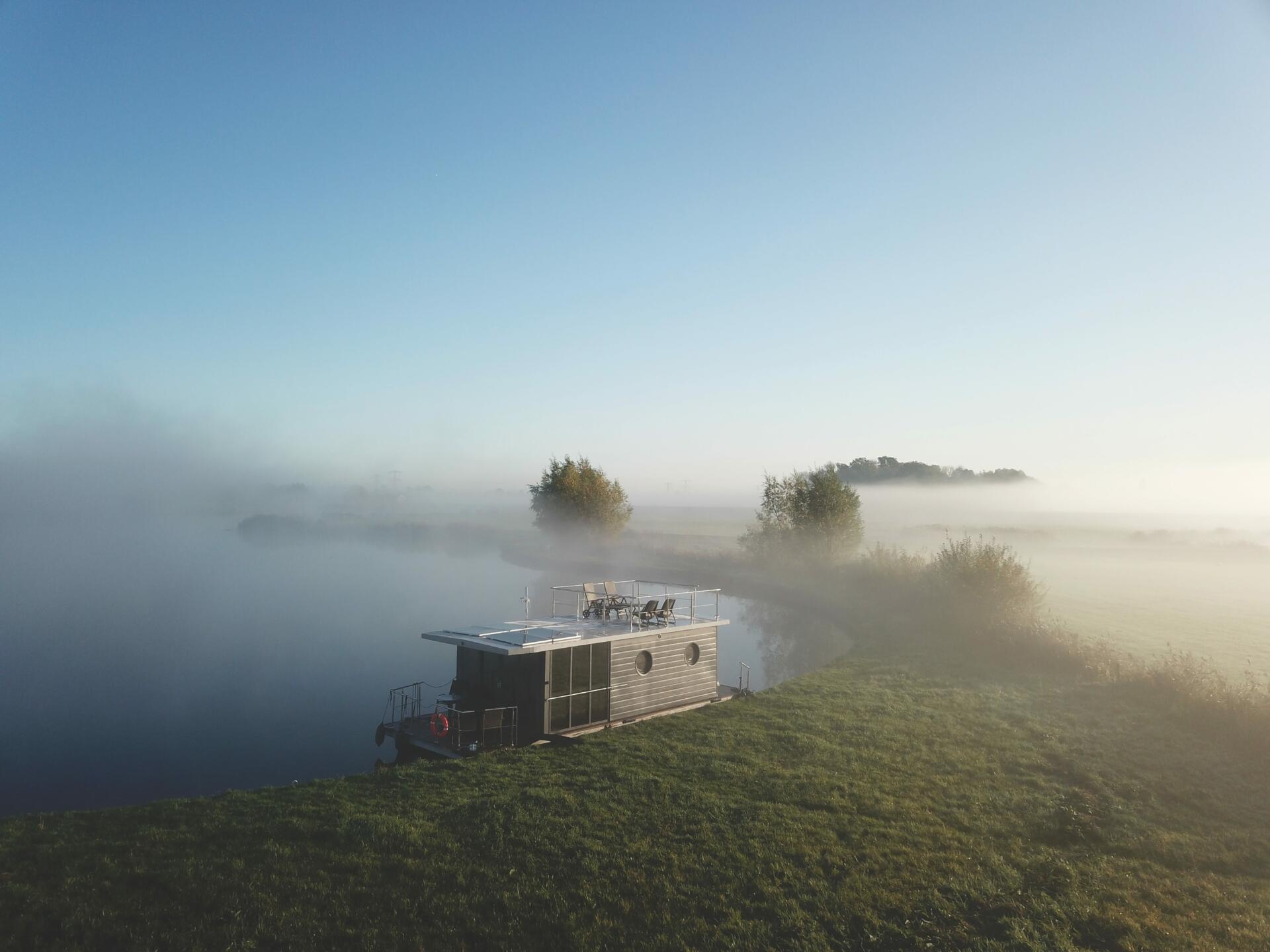 Waterlife – Floating Water Lodges for Fisheries
