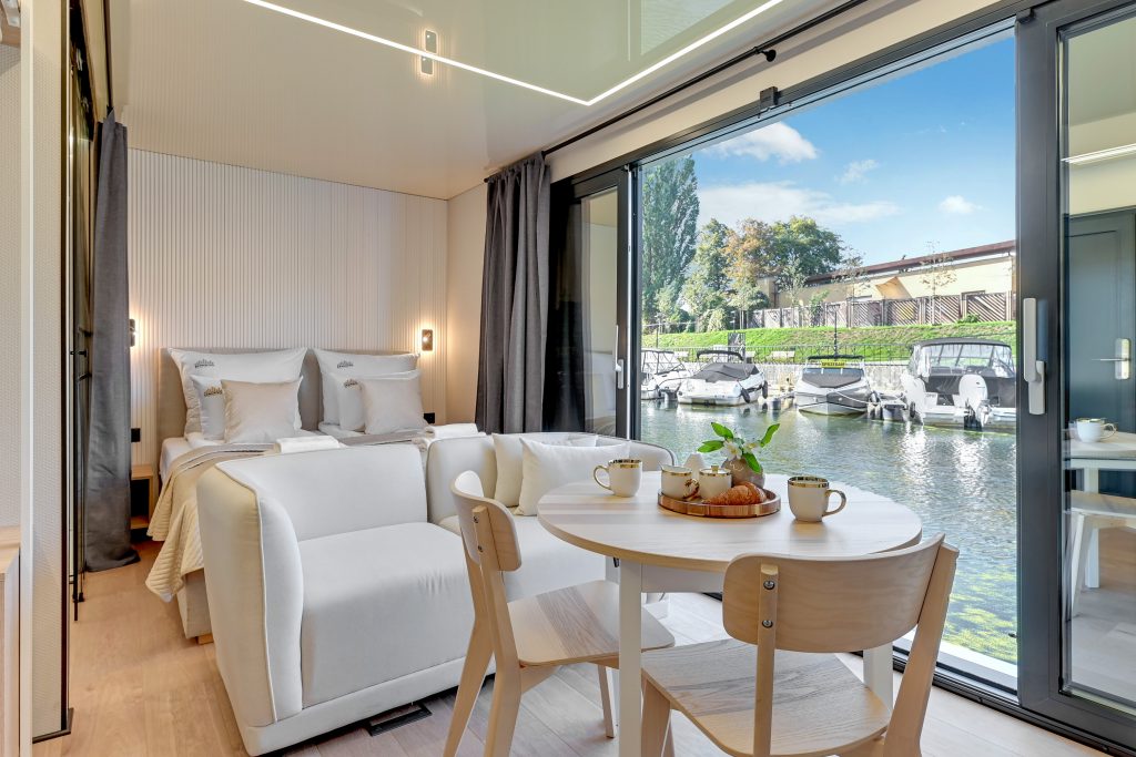 Waterlife – Floating Water Lodges for Fisheries