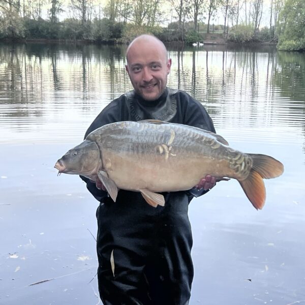 Big carp arrive at The Folly Main Lake!