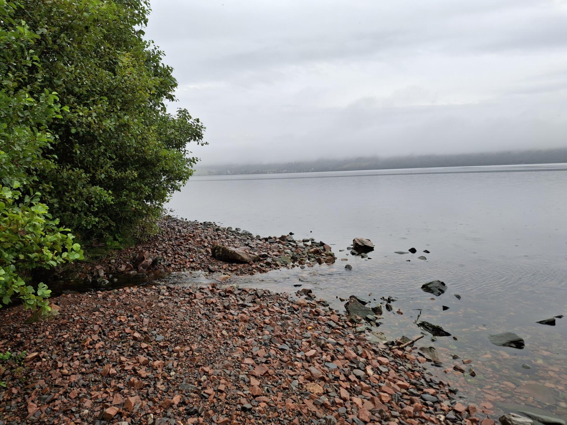 There are several secluded gravel beaches and natural clearings, offering tranquil viewpoints across the loch.